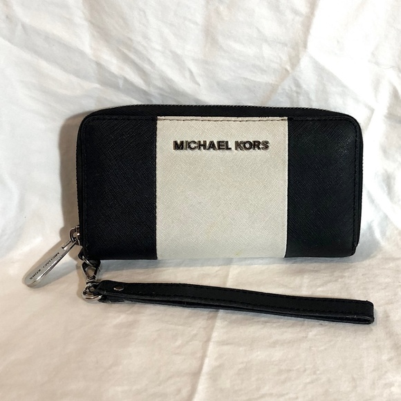 Michael Kors Handbags - Michael Kors Colorblock Wristlet/Clutch Wallet